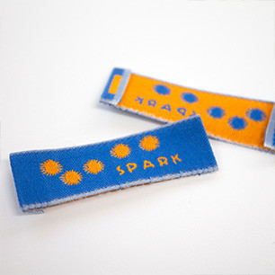 Étiquettes premium 15mm avec logo Étiquettes premium 15mm avec logo