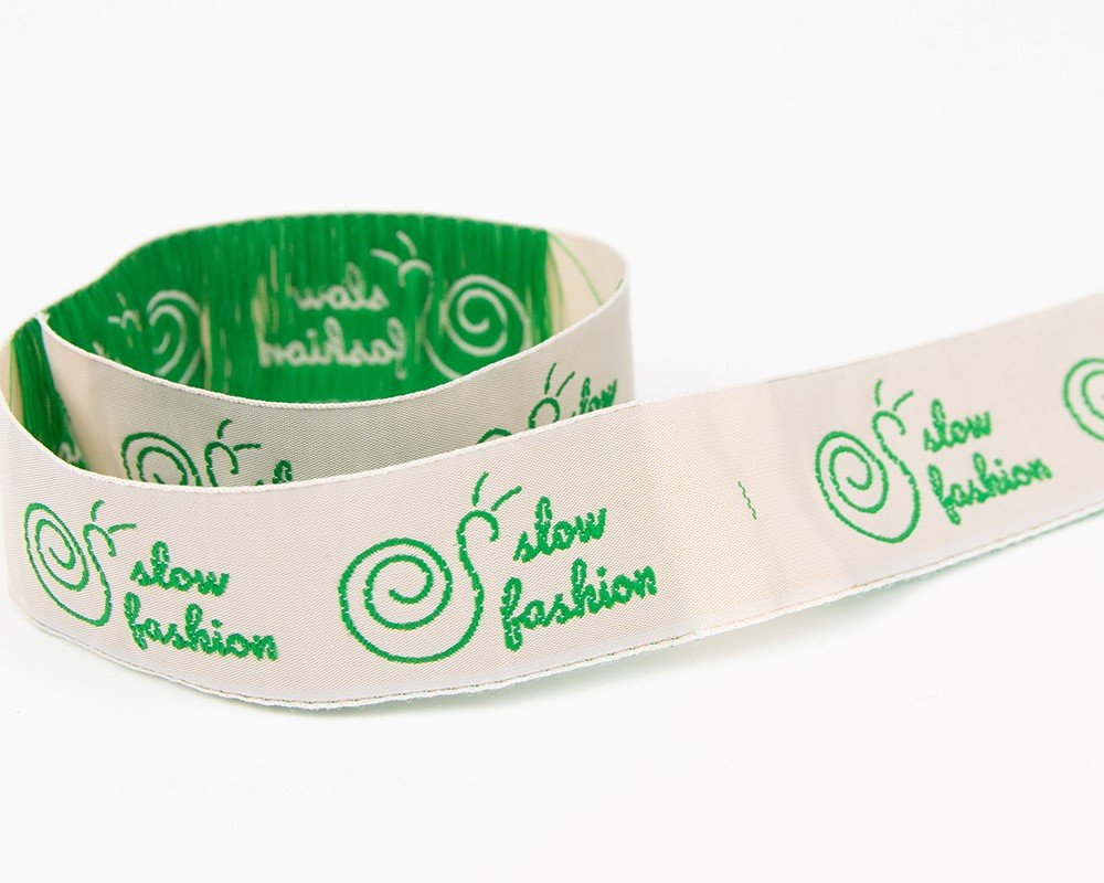 label tissé avec son propre logo