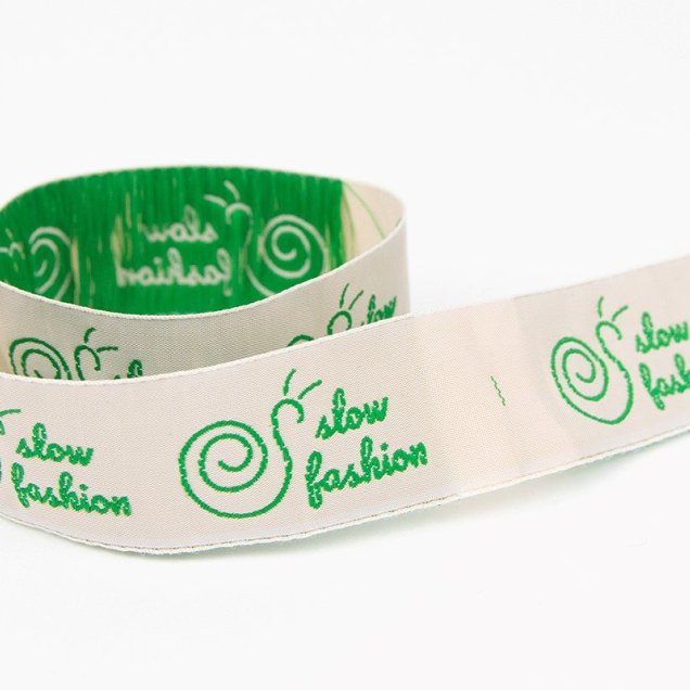 25mm label met logo Slow Fashion geweven label met eigen logo